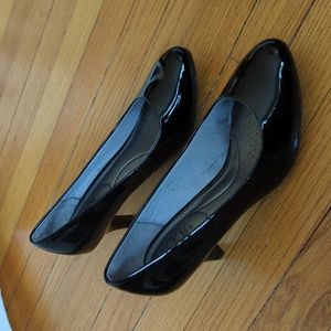 NWT Life Stride black patent leather pumps size 7.5 Wide